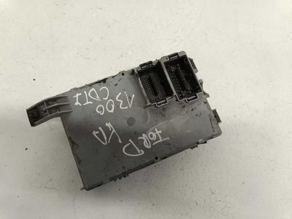 BOITE A FUSIBLE FORD KA - Vue 2